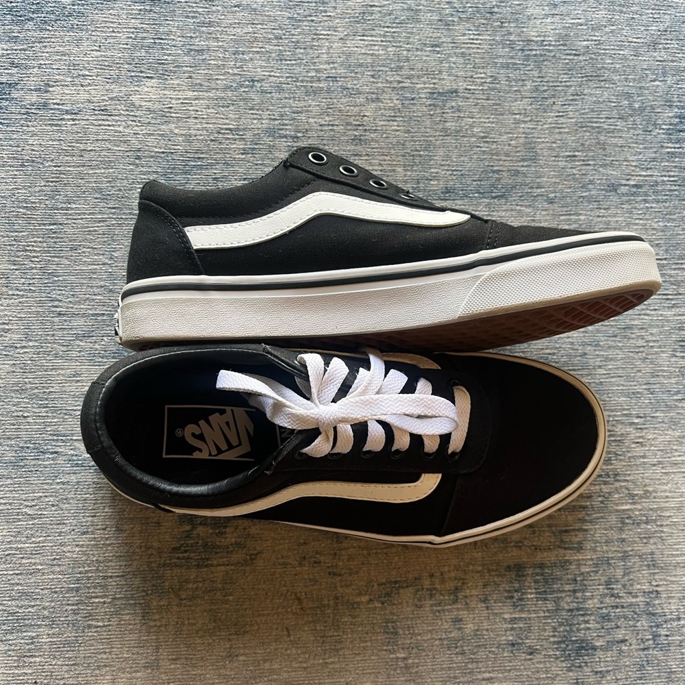 VANS Old Skool Shoe / Ward Lo Suede Sneaker.